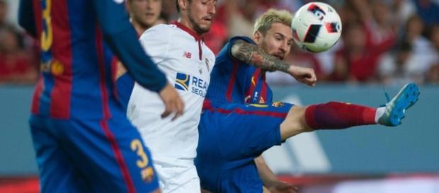 Messi en plena acción del partido de Supercopa de España ante el Sevilla Messi en plena acción del partido de Supercopa de España ante el Sevilla