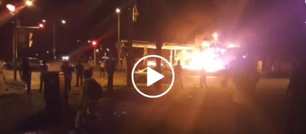 Na ulicach Milwaukee od kilku dni dochodzi do iście dantejskich scen. Na ulicach Milwaukee od kilku dni dochodzi do iście dantejskich scen.