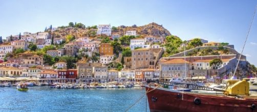 Grecia, motoscafo contro nave da turismo: 4 morti