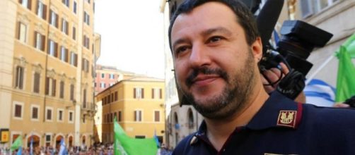 Matteo Salvini rischia una querela da parte della Polizia di Stato.