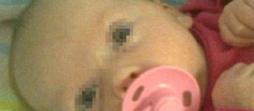 Un padre prende a pugni e uccide la figlia di soli 4 mesi perché piange