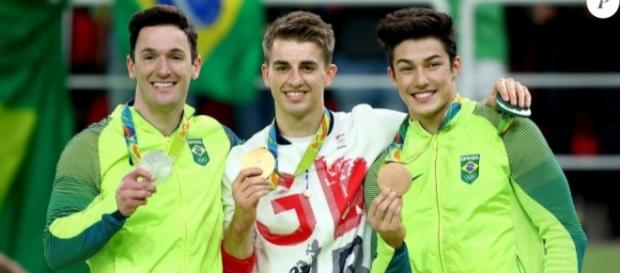 Brasileiros Diego Hypólito e Arthur Nory ganham prata e bronze, respectivamente Brasileiros Diego Hypólito e Arthur Nory ganham prata e bronze, respectivamente