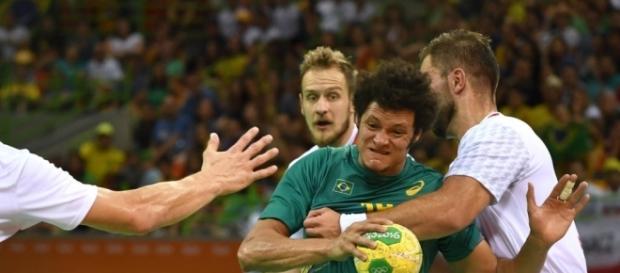 Thiagus Petrus, capitão da Seleção Masculina de Handebol. Thiagus Petrus, capitão da Seleção Masculina de Handebol.