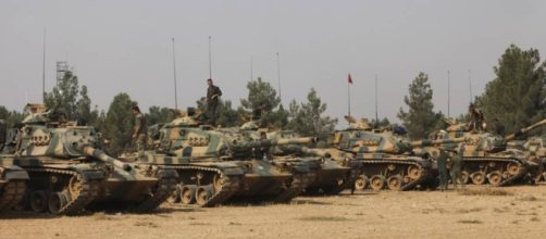 Carri armati turchi entrati nella zona settentrionale della Siria