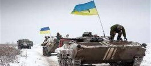 Carri armati ucraini in azione nella regione del Donbass