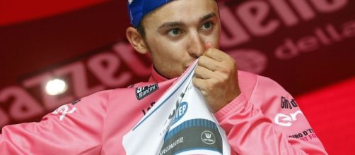 Gianluca Brambilla in maglia rosa