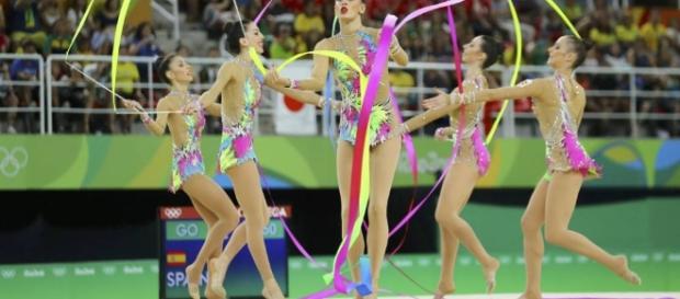 El equipo español en el ejercicios de cinco cintas El equipo español en el ejercicios de cinco cintas