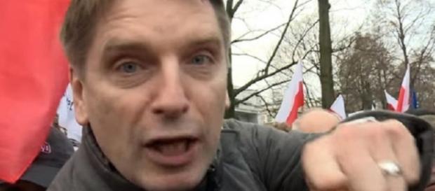 Lis dobrze pracuje dla swoich niemieckich panów. Ma problem bo ... (fot. polskaniepodlegla.pl) Lis dobrze pracuje dla swoich niemieckich panów. Ma problem bo ... (fot. polskaniepodlegla.pl)