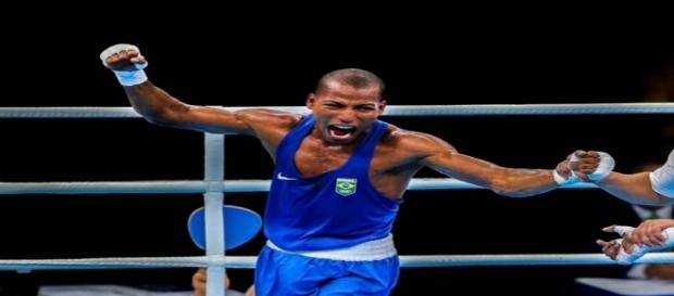 Lutador baiano faz história e se torna o primeiro brasileiro a conquistar um ouro no boxe Lutador baiano faz história e se torna o primeiro brasileiro a conquistar um ouro no boxe
