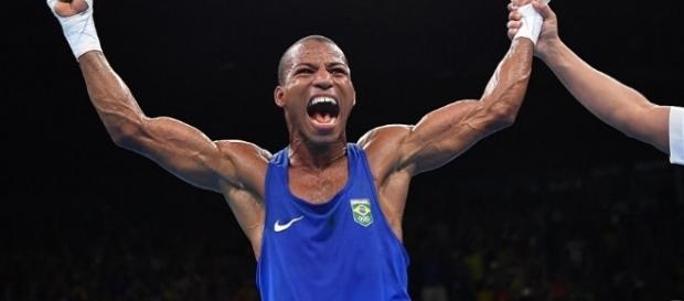 Robson é ouro no boxe e leva Brasil à loucura Robson é ouro no boxe e leva Brasil à loucura