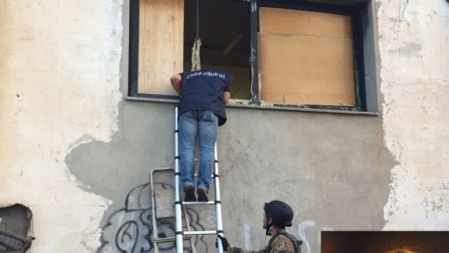 Il blitz dei Carabinieri nel Campo nomadi di Selargius che ha portato al sequestro della piantagione di marijuana.