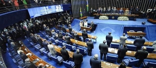 Senadores decide o futuro da presidente afastada Dilma Rousseff Senadores decide o futuro da presidente afastada Dilma Rousseff