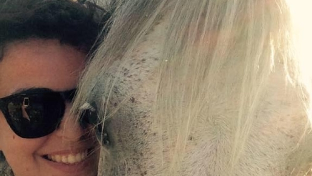 Irene Avitabile stava rientrando da una passeggiata con il suo cavallo quando &egrave; caduta dalla sella.