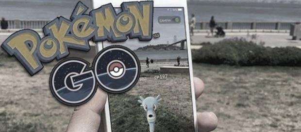 Imagen de un jugador usando Pokemon Go Imagen de un jugador usando Pokemon Go