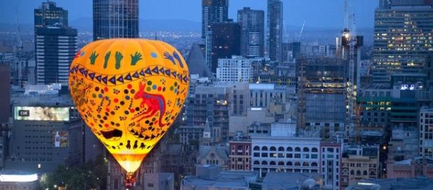 Melbourne, la capitale australiana si conferma come la città più vivibile al mondo anche per il 2016. Melbourne, la capitale australiana si conferma come la città più vivibile al mondo anche per il 2016.