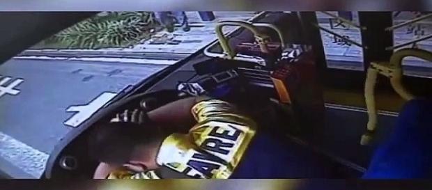 Motorista teve ataque fulminante e vem a óbito no volante do ônibus em que dirigia Motorista teve ataque fulminante e vem a óbito no volante do ônibus em que dirigia