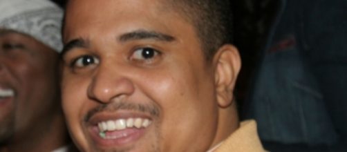 Irv Gotti caught getting frisky with his girlfriend Image via Wikimedia Commons