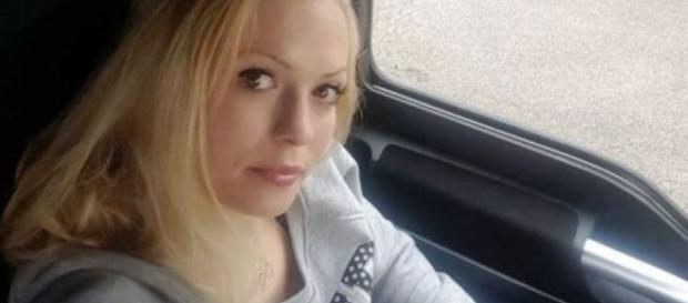 Elena, blonda sexy care conduce un tir Elena, blonda sexy care conduce un tir