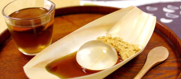 Shingen Mizu Mochi, chiamato anche Water Cake, spopola in America e in Europa Shingen Mizu Mochi, chiamato anche Water Cake, spopola in America e in Europa