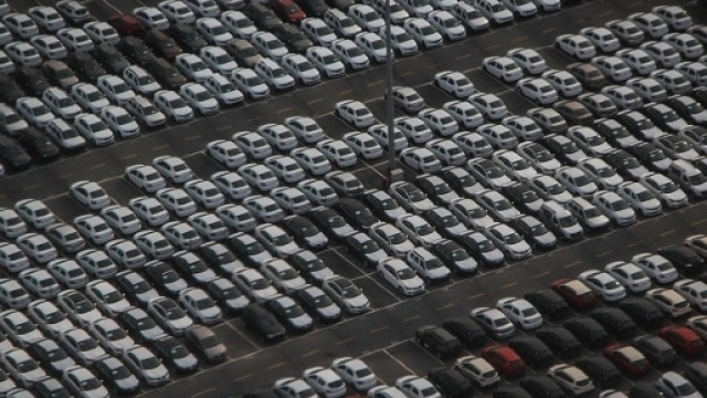 Voli low cost e parcheggio auto, ecco come risparmiare