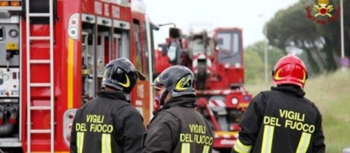 Incendio a Tor Cervara: in fiamme una lavanderia industriale di ... - romatoday.it