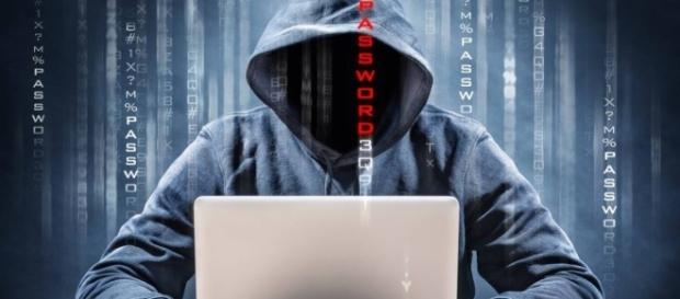Edward Snowden revela que governo americano foi atacado por hackers Edward Snowden revela que governo americano foi atacado por hackers