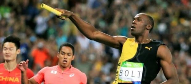 Usain Bolt trascina la Giamaica al titolo olimpico nella staffetta 4x100 Usain Bolt trascina la Giamaica al titolo olimpico nella staffetta 4x100