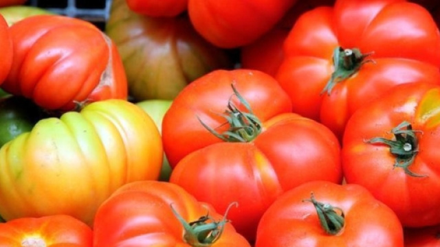 L' Australia applica dazi sui pomodori in scatola italiani.