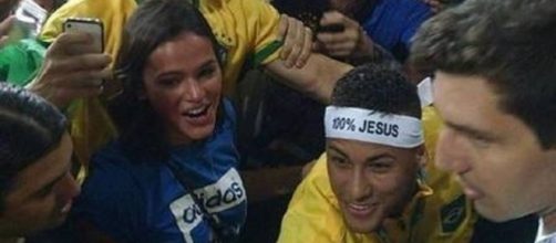 Neymar festeggia l'oro con Bruna