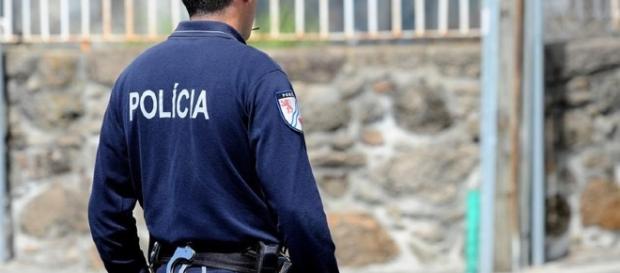 Além de serem polícias, são seres humanos e também sofrem e ficam doentes Além de serem polícias, são seres humanos e também sofrem e ficam doentes