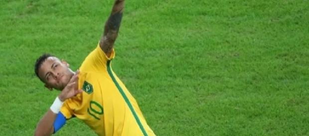 Neymar faz gol e homenagem a Bolt Neymar faz gol e homenagem a Bolt