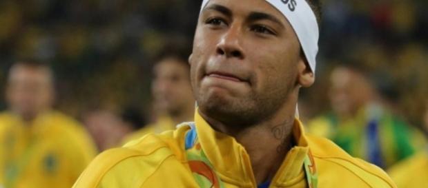 Neymar usa faixa do 100% Jesus em vitória olímpica Neymar usa faixa do 100% Jesus em vitória olímpica