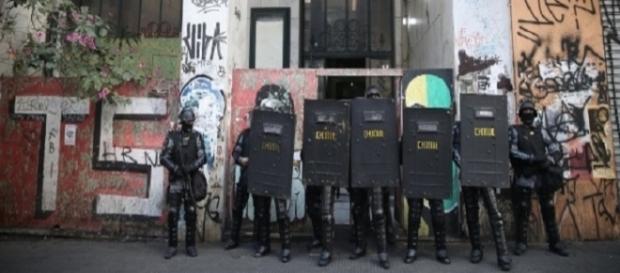 Polícia descobriu quartel do PCC no prédio (Foto: Zanone Fraissat/Folhapress) Polícia descobriu quartel do PCC no prédio (Foto: Zanone Fraissat/Folhapress)