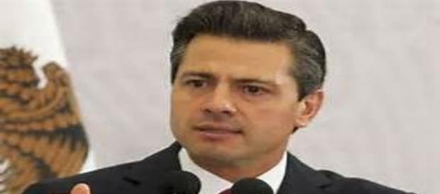 Tonto yo confiando en él ¿Qué no irá a pasar? Tonto yo confiando en él ¿Qué no irá a pasar?