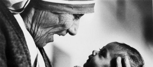 Comastri: “La mia amica madre Teresa di Calcutta” - La Stampa -