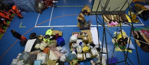 I primi aiuti nei centri colpiti dal sisma.