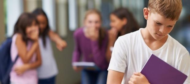 A violência quer seja moral, psicológica ou física ainda é uma realidade que afeta milhares de estudantes, das mais distintas realidades sociais. A violência quer seja moral, psicológica ou física ainda é uma realidade que afeta milhares de estudantes, das mais distintas realidades sociais.