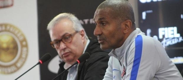 Desde quando chegou ao Corinthians, Cristóvão pede um novo atacante. Desde quando chegou ao Corinthians, Cristóvão pede um novo atacante.