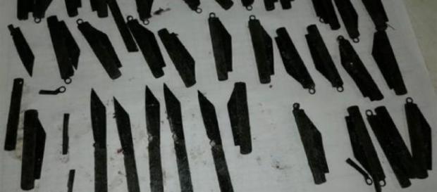 Estos son os cuchillos que estaban en el estómago. Estos son os cuchillos que estaban en el estómago.