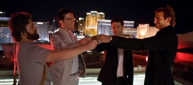 Homens precisam sair para beber com os amigos duas vezes por semana Homens precisam sair para beber com os amigos duas vezes por semana