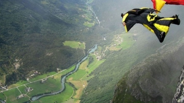 Base Jumping, ennesima tragedia nel giro di pochi giorni