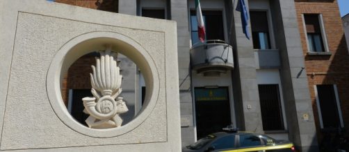 Arresti per spaccio di droga e di parti di aerei della Gdf di Varese