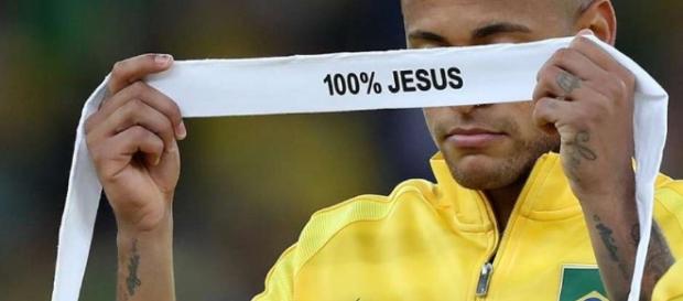 COI fará reclamação por faixa religiosa de Neymar no pódio COI fará reclamação por faixa religiosa de Neymar no pódio