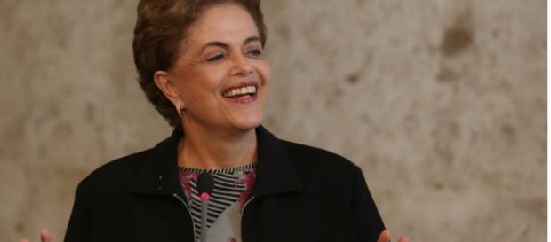 Dilma resiste ao processo de impeachment Dilma resiste ao processo de impeachment
