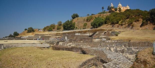 Marea Piramidă din Cholula (Mexic)- cel mai mare monument construit de omenire Marea Piramidă din Cholula (Mexic)- cel mai mare monument construit de omenire