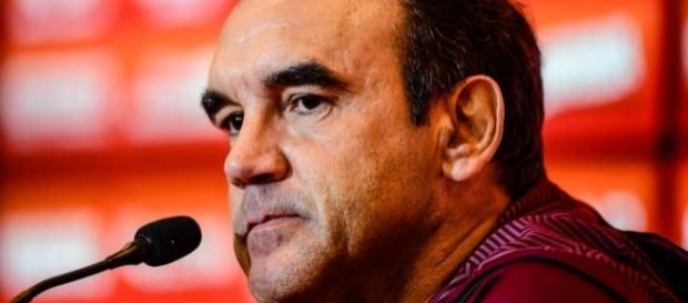 Ricardo Gomes não está satisfeito Ricardo Gomes não está satisfeito