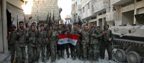 Militari all'interno della città di Daraya