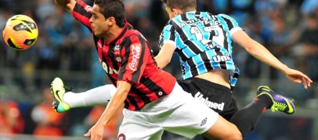 Atlético-PR x Grêmio: assista ao jogo ao vivo na TV e na internet. Atlético-PR x Grêmio: assista ao jogo ao vivo na TV e na internet.