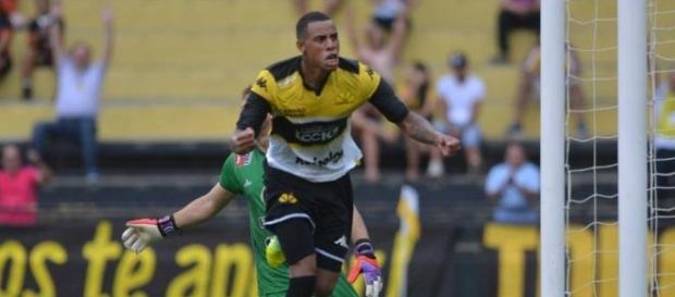 Centroavante Gustavo impressiona comissão técnica Centroavante Gustavo impressiona comissão técnica