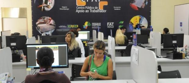 CPAT oferece mais de 50 vagas com salários de até R$ 1,8 mil CPAT oferece mais de 50 vagas com salários de até R$ 1,8 mil